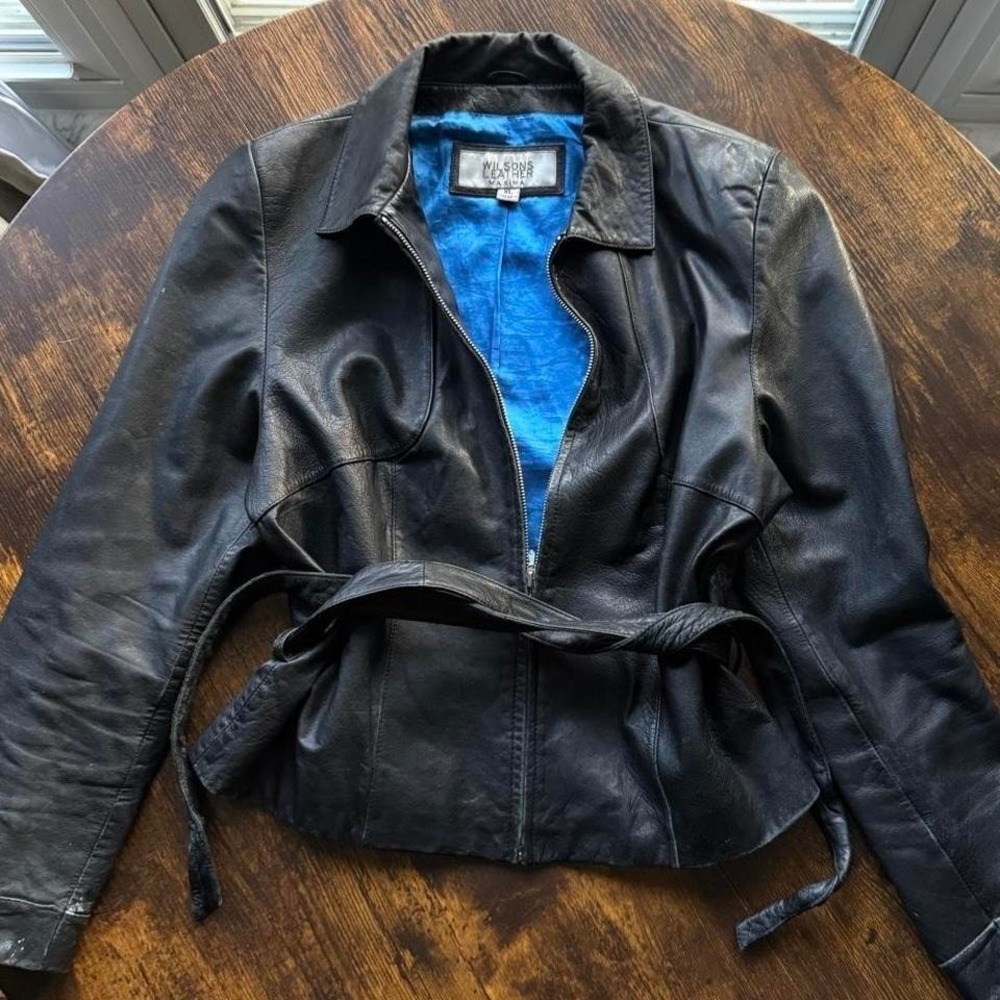 Wilsons Leather Women's Black Leather Jacket XL Belted Zip Up Blue Lining